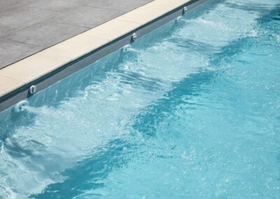 Forfait entretien : une piscine bien entretenue avec eau limpide