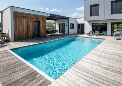 Maison moderne avec piscine connectée