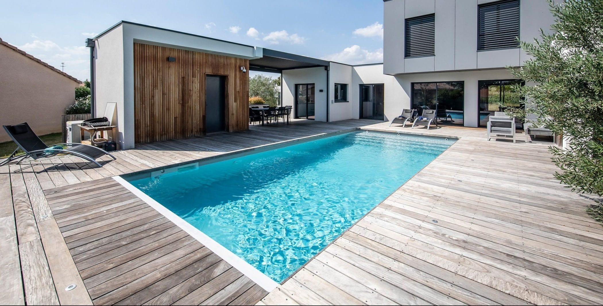 Maison moderne avec piscine connectée